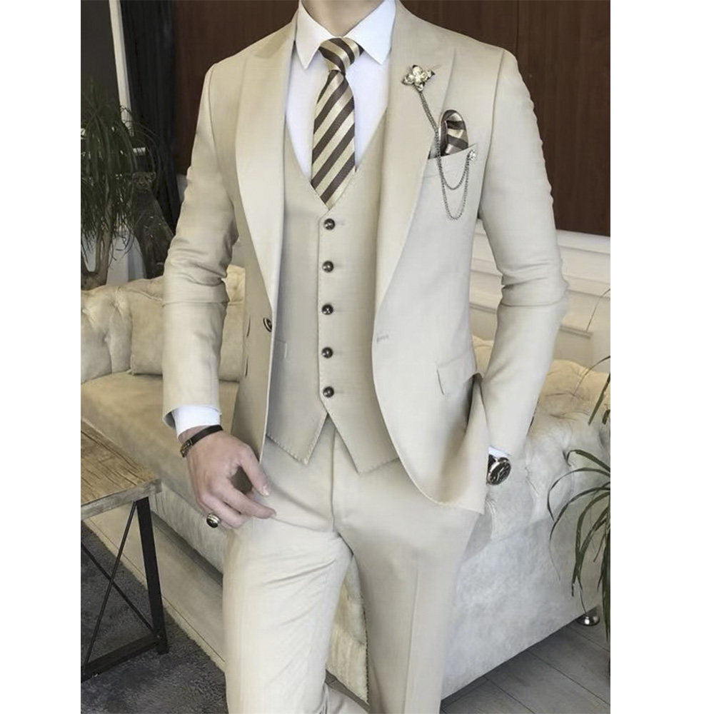 Mens Grooming Brand - ชุดสูทผู้ชายสีเบจแบบเต็มตัว ชุดแต่งงานเจ้าบ่าวสั่งตัดได้ แบรนด์หรู เสื้อแจ็คเก็ต เสื้อกั๊ก กางเกงขายาวทรงเข้ารูป